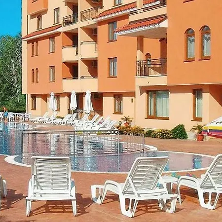 In Kassandra Complex ساني بيتش