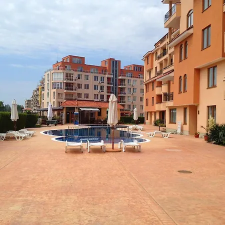 In Kassandra Complex ساني بيتش